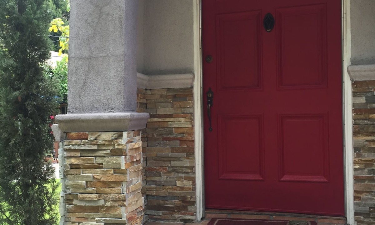 Hollywood House | LOCATION! LOCATION! House near Hollywood Walk of Fame & tourist attractions!