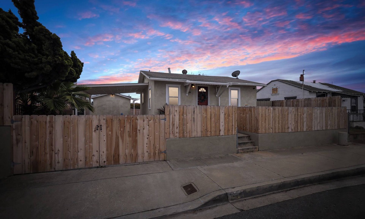 National City House | Looking for a cozy private house?