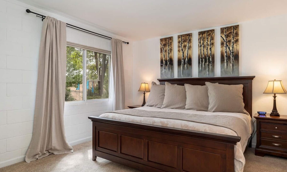Northeast Reno Condo | Lovely 1-bedroom condo with spectacular view pool
