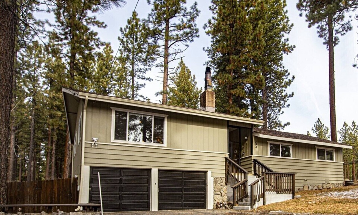 Skyland House | Lovely 3BR/2BA near Heavenly. 30 day minimum booking at a terrific nightly rate!