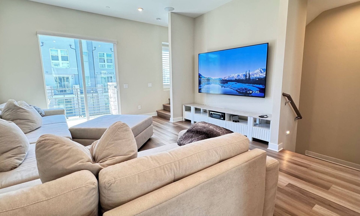 Anaheim Resort House | Luxe 4-bedroom townhome in Anaheim with WiFi, EV, Pool, Rooftop & Disneyland