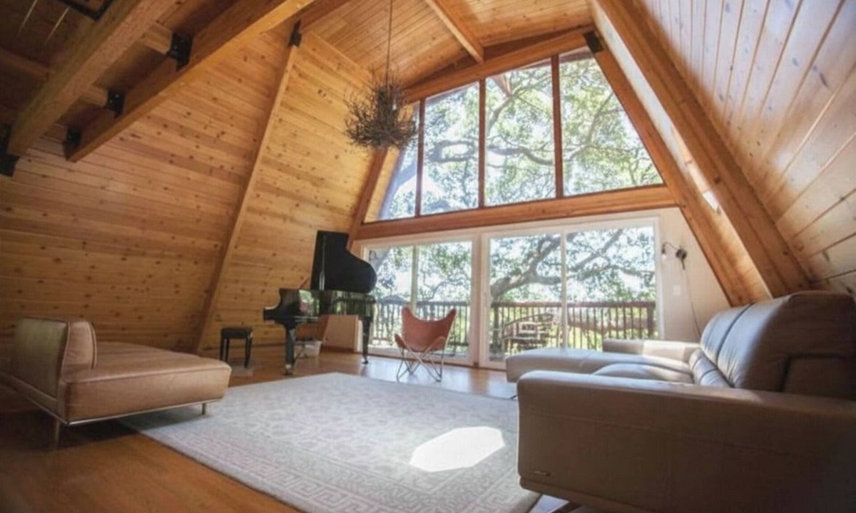 Uptown Brisbane House | Luxurious Bayview Treehouse: Hot Tub, 15 min to SF