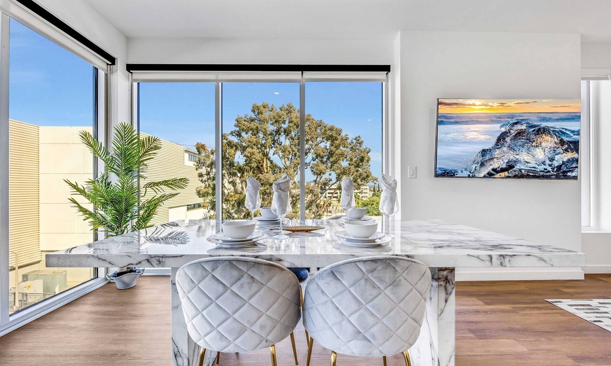 Hollywood Apartment | Luxury 2BR Hollywood Sign View by Oneluxstay