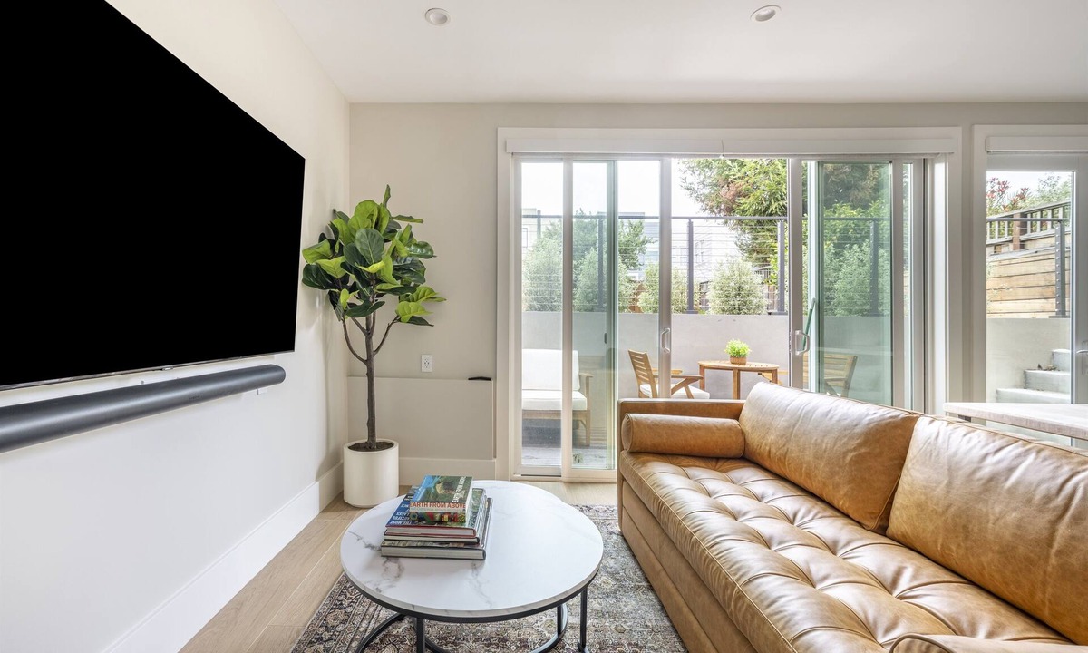 Richmond District Apartment | Luxury 3BR Flat near Golden Gate Park, Presidio & Beaches | 1 Gig WiFi