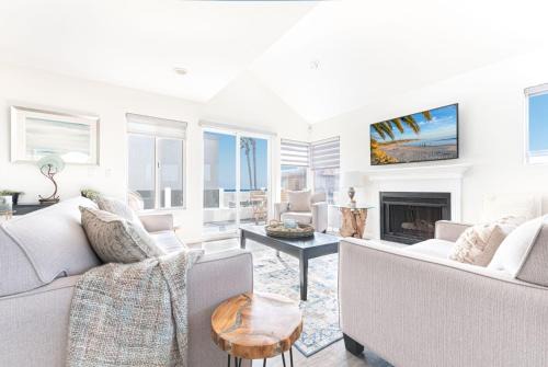 Santa Ana Heights House | Luxury 4Br W Ac, Rooftop Deck, And Stunning Ocean Views By Beachview Rentals