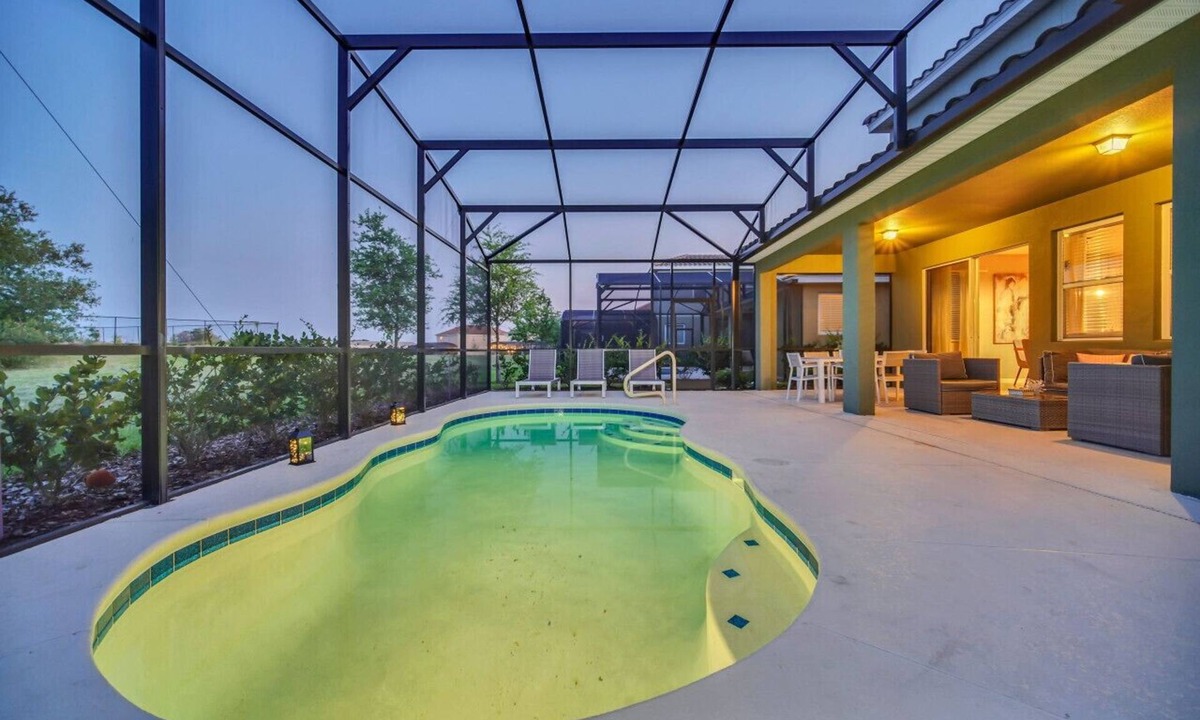 Loughman House | Luxury 6BR Pool Home in Solterra Resort