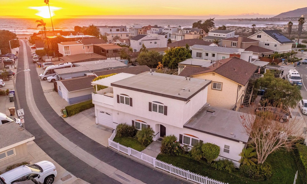Pierpont Bay House | Luxury Beach House 99 Steps from Sand, Pet-friendly