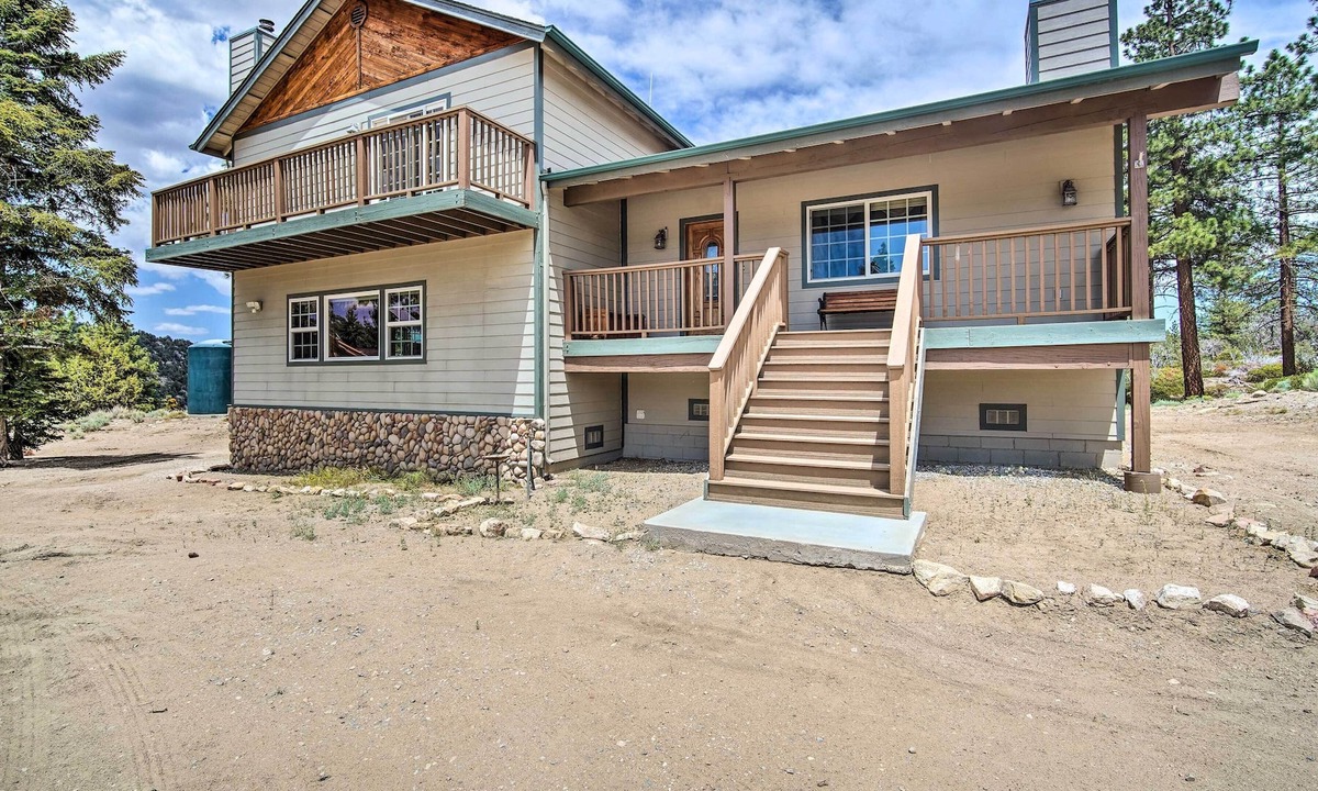 Woodlands House | Luxury Home w/ Woodfire Hot Tub & Starlink