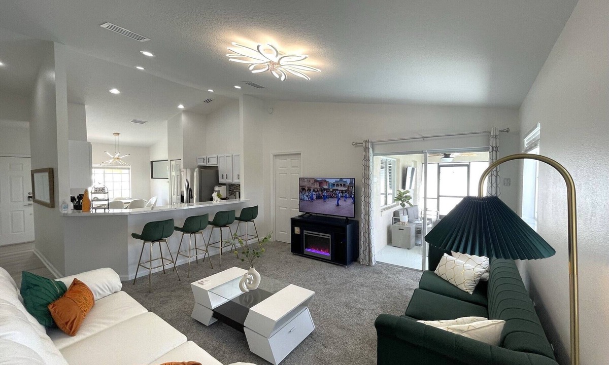Bahama Bay House | Luxury Modern Pool House close to theme parks, dining and shopping.