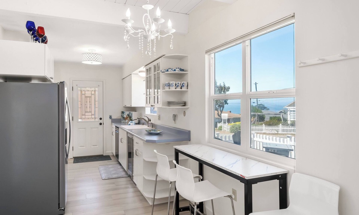 Park Hill House | Magical Home on the Hill with Ocean Views - two Queen beds and one full bed