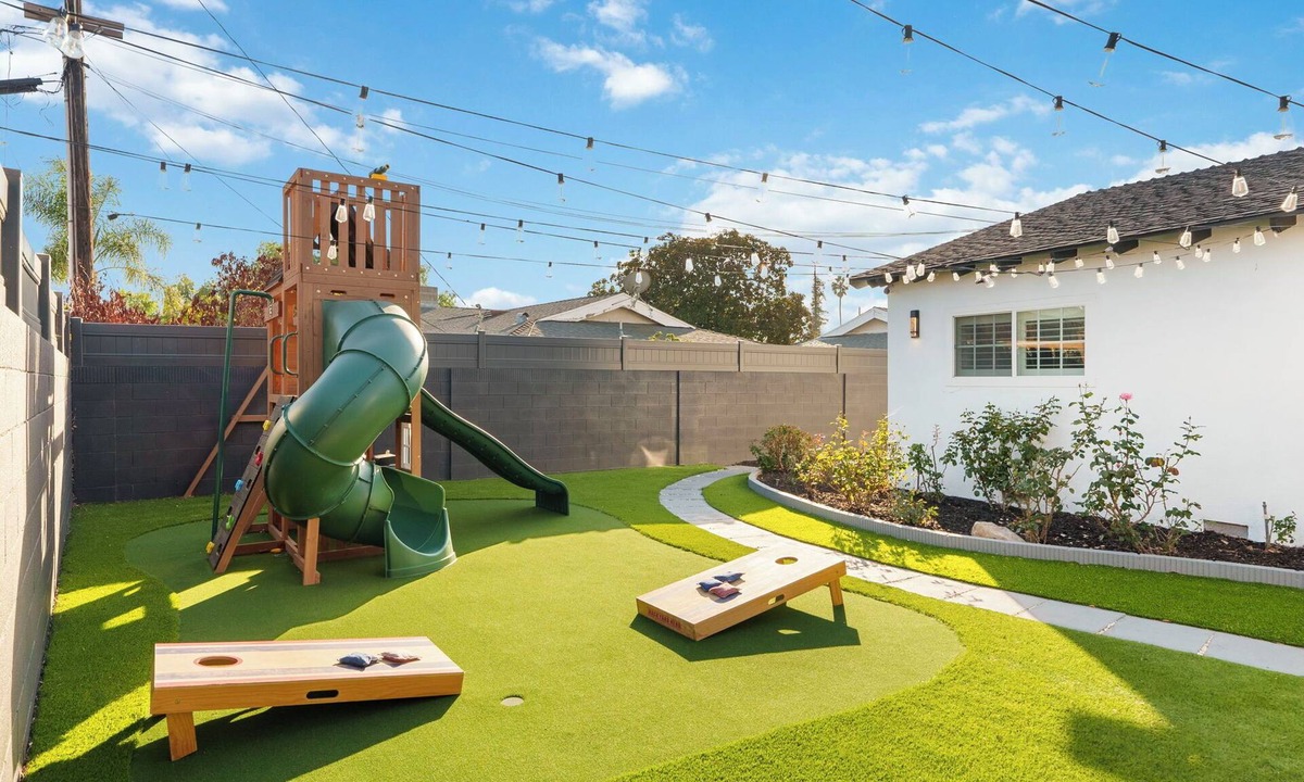 Southwest Anaheim Villa | Magical Villa - 10 BEDS - Disneyland & SoCal Gems- Luxury Stays