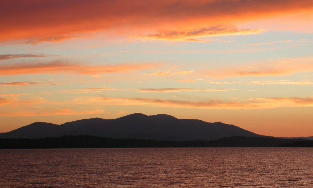 Lake Almanor West Villa | Marvelous 4-bedroom villa with AC in charming Chester. Lake Almanor Home