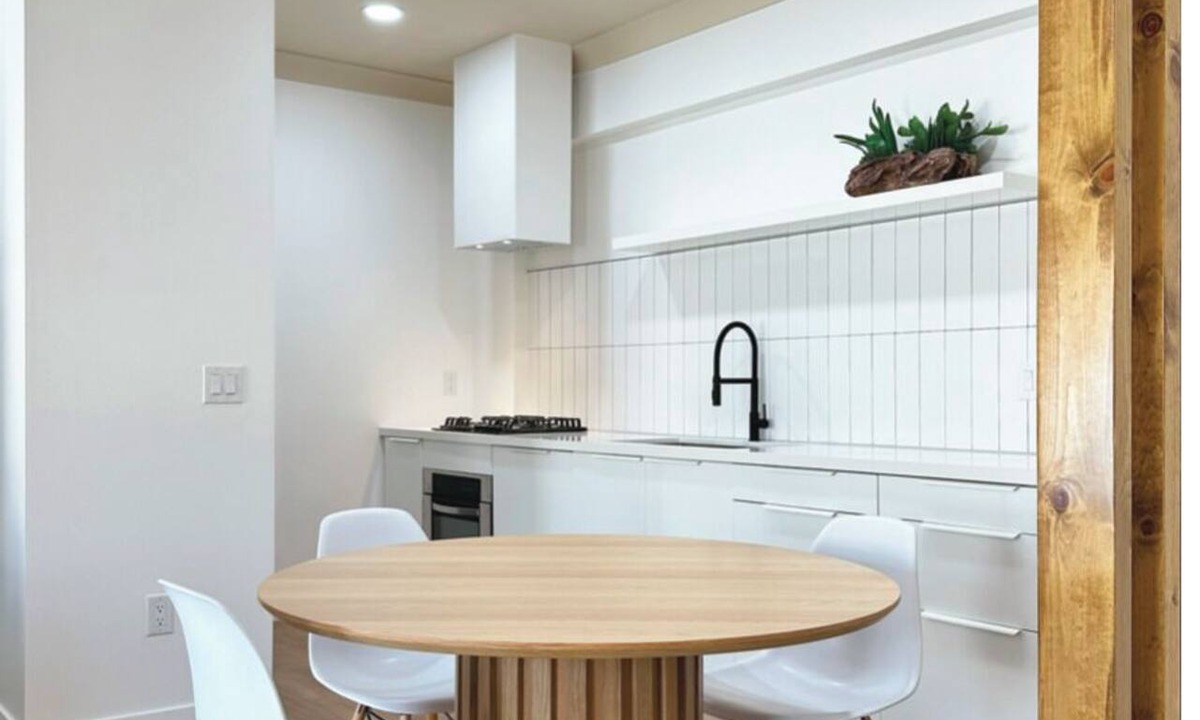 Miracle Mile Apartment | masterfully blend modern luxury studio with thoughtful details
