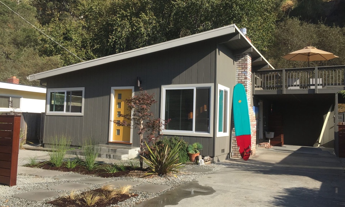 Rio del Mar House | mid-century bungalow at the beach. sunny, quiet, 4 min. walk to the surf!