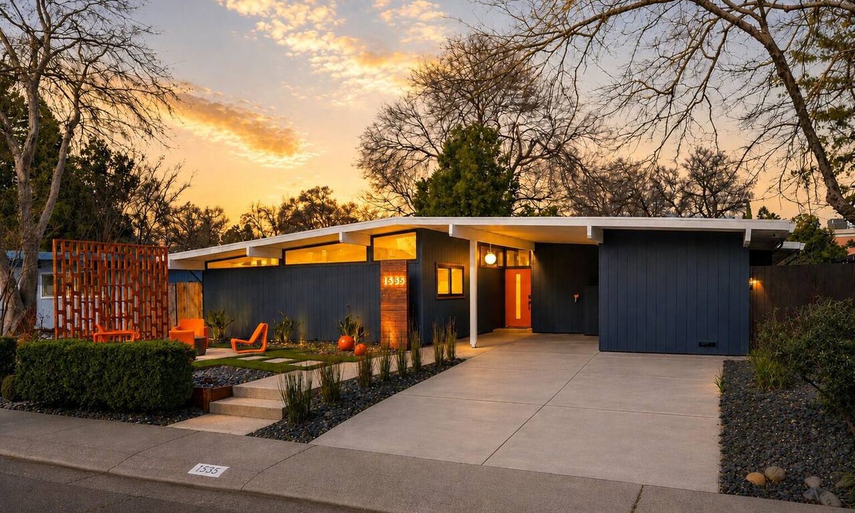 Central Davis House | Midcentury Modern Oasis: Atomic Ranch Reimagined