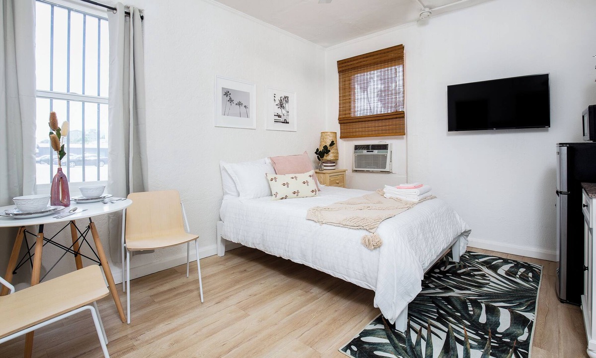 Westlake Hotel | Modern, Bright Studio Near the Heart of LA