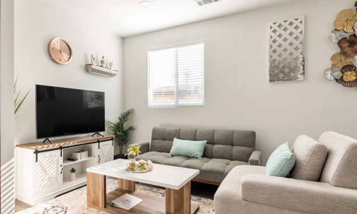 Westminster House | Modern Home Near Disneyland, Beaches, and Little Saigon