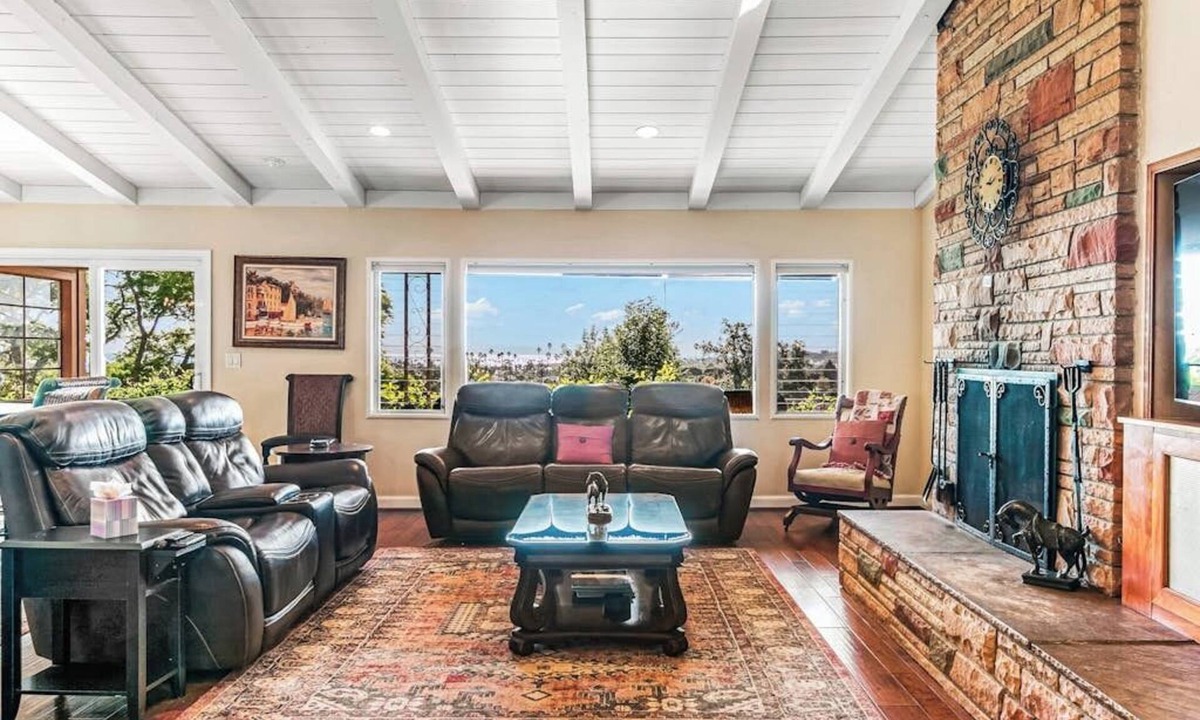 Eastside House | Modern home with ocean views, wood fireplace, & chef's kitchen - dog-friendly