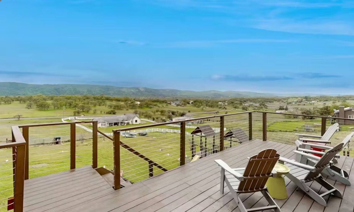 Copperopolis House | Modern Mountain Home+Hot Tub &+Scenic Views+Pets