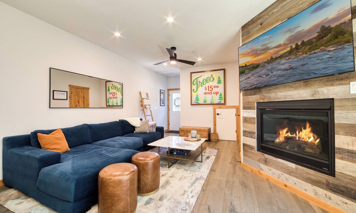 Truckee House | Monthly Lease - Porchlight Retreat by Tahoe Getaways, 3BR Dog Friendly in Truckee
