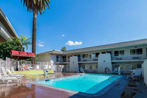 Redlands Hotel | Motel 6-Redlands, CA