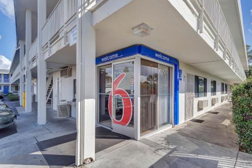 Santa Rosa Hotel | Motel 6 Santa Rosa - South