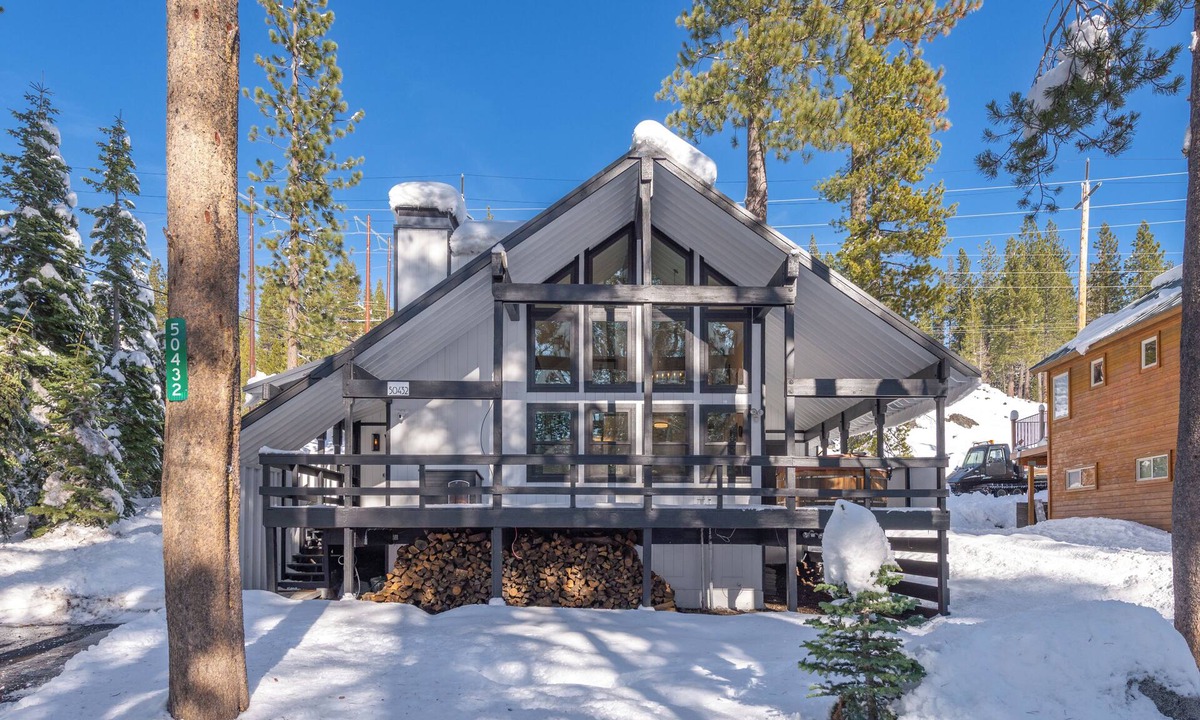 Pla-Vada Woodlands Cabin | Mountain Cabin with Hot Tub Near Ski Resorts