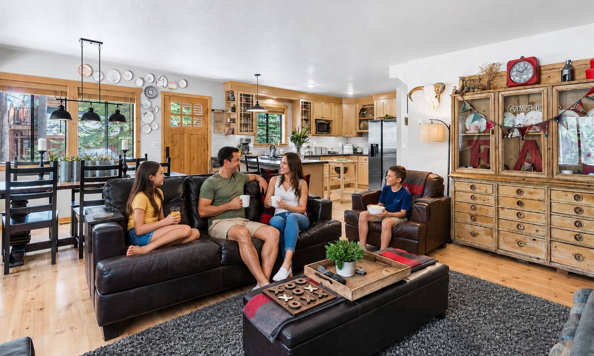 Truckee House | Mountain Retreat | Rec Center Access | Queen Beds | Near Biking Trails & Lake