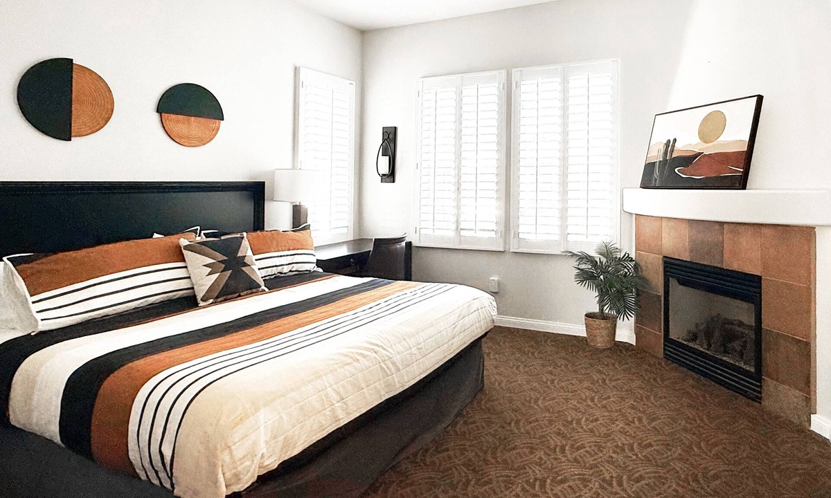 La Quinta Villa | Mountain View King Retreat in Gated Desert Villas