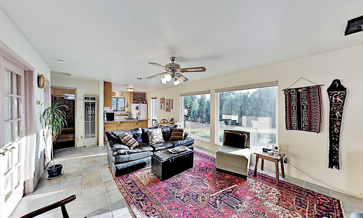 Freestone House | Mtn-View Retreat w/Hot Tub + Deck in Sebastopol