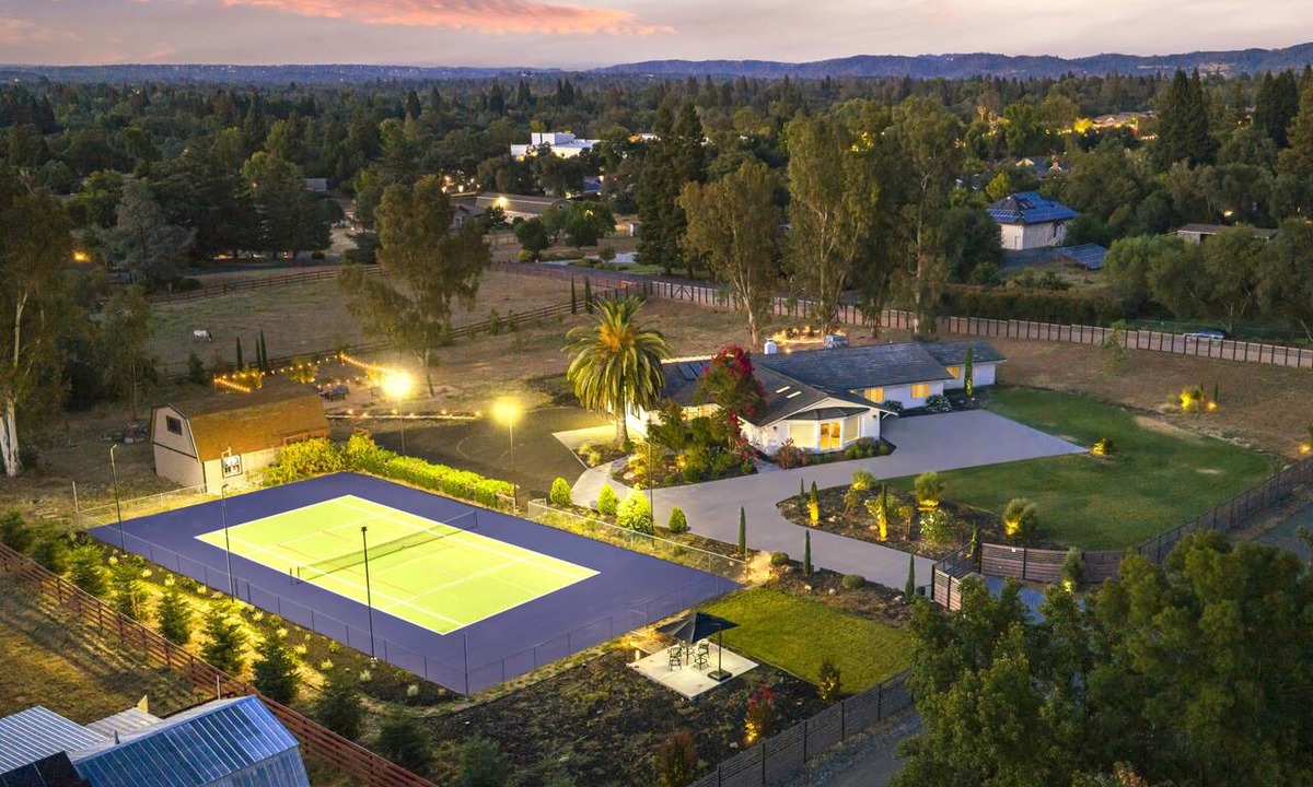 Granite Bay House | Napa Style Estate- Pickleball, Hot tub, Firepit Sleeps 12