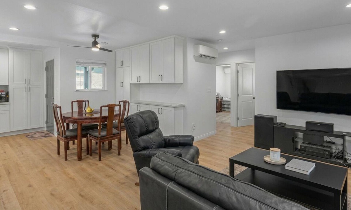 Inglewood House | New 2BR/2BA Furnished Home w/Yard LAX/SoFi/Intuit