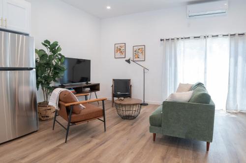 North Hollywood House | New 2BR Family Home Nr Universal