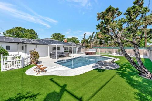 Anaheim Resort House | New cheerful villa, Pool, Spa, Mini Golf, Game room, Fire pit next to Disneyland