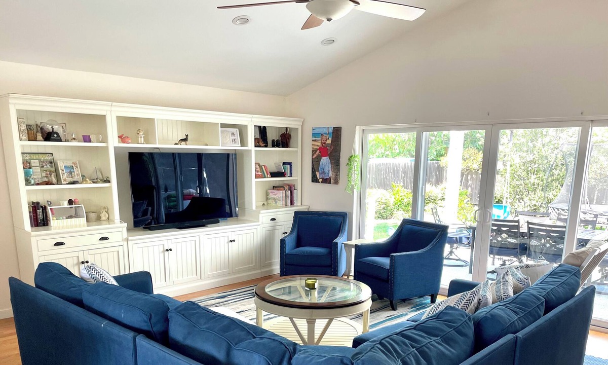 El Cerrito House | NEW! Family Friendly Retreat w/Yard & Play 2000sqft Free Parking AT&T Fiber
