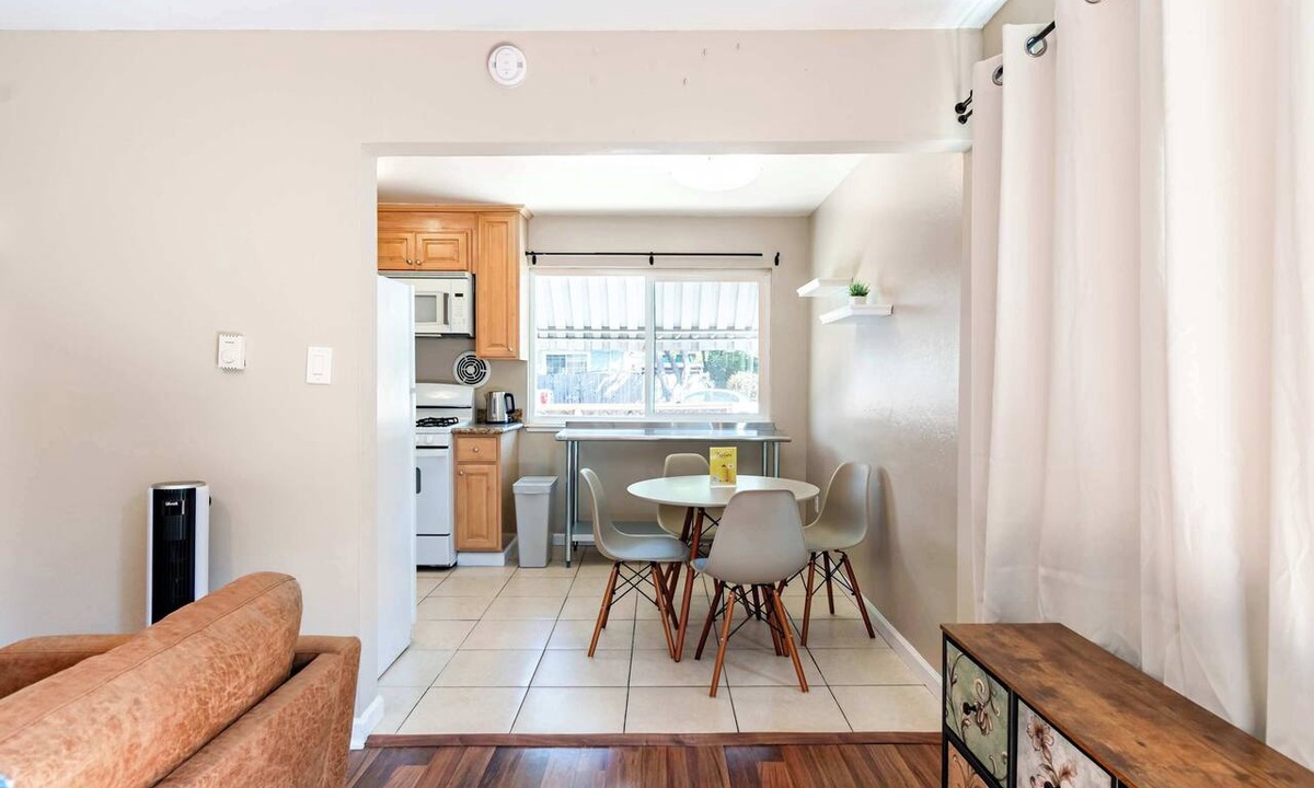 Poets Corner Apartment | New Modern 2BR Home | Near UC & Parks + Parking