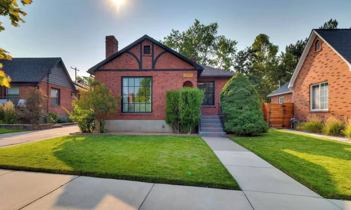Old Southwest House | NEW Old Southwest Gem, Patio, Grill, Smart TV, 2 Desks + Fitness Equipment