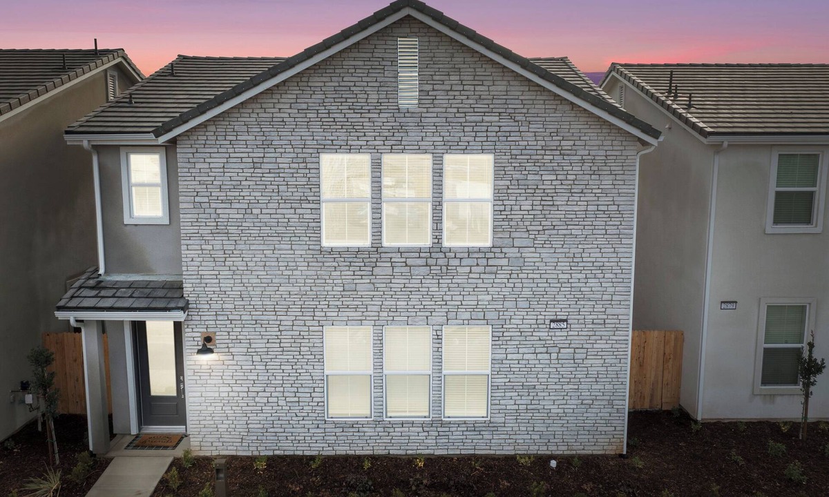 Clovis House | NEW Pristine Copper River Brambles Home - 4bd 3ba