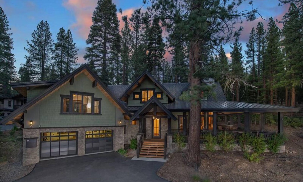 Truckee House | NEW - Truckee Luxury Retreat - Remote Work Friendly - Sleeps 10+