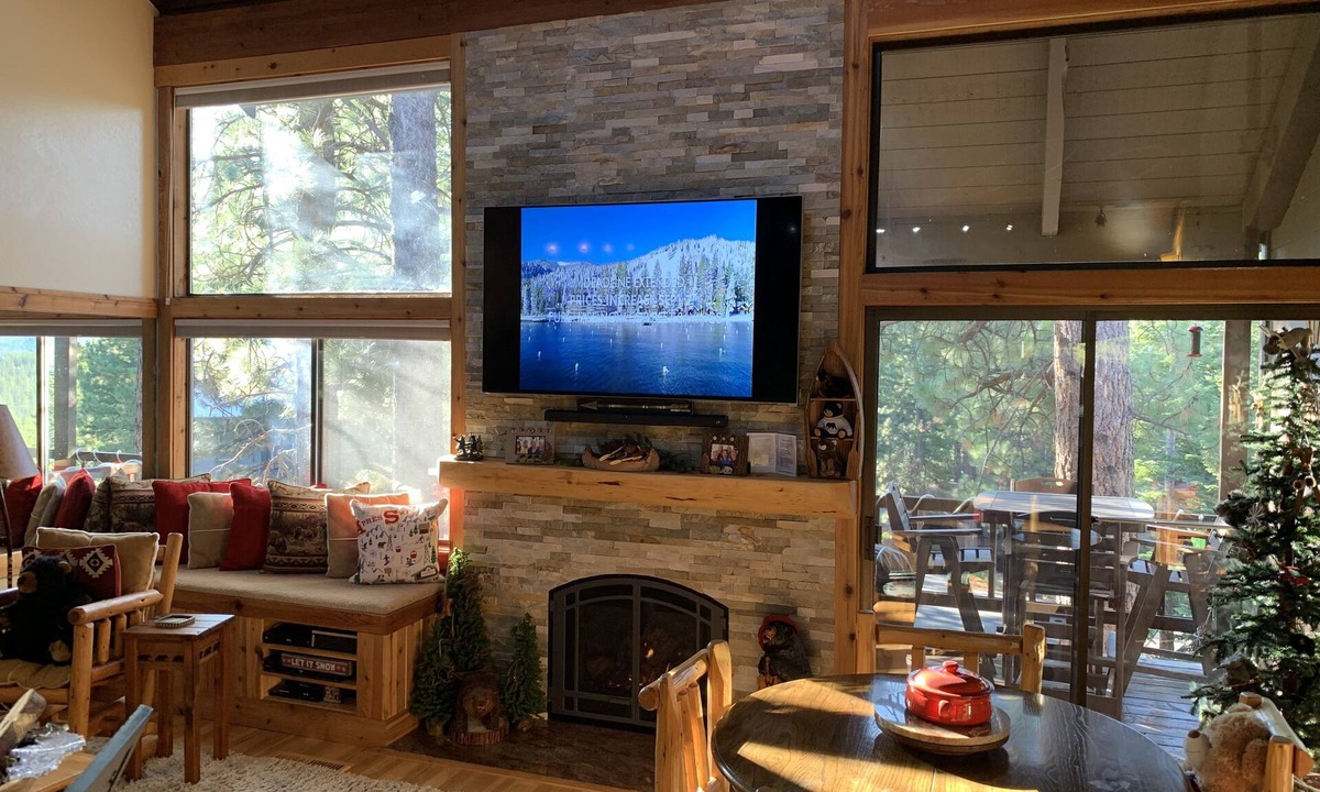 Truckee Condo | Northstar Mountain charm & luxury, near shuttle, 10 minutes to slopes, sleeps 6,