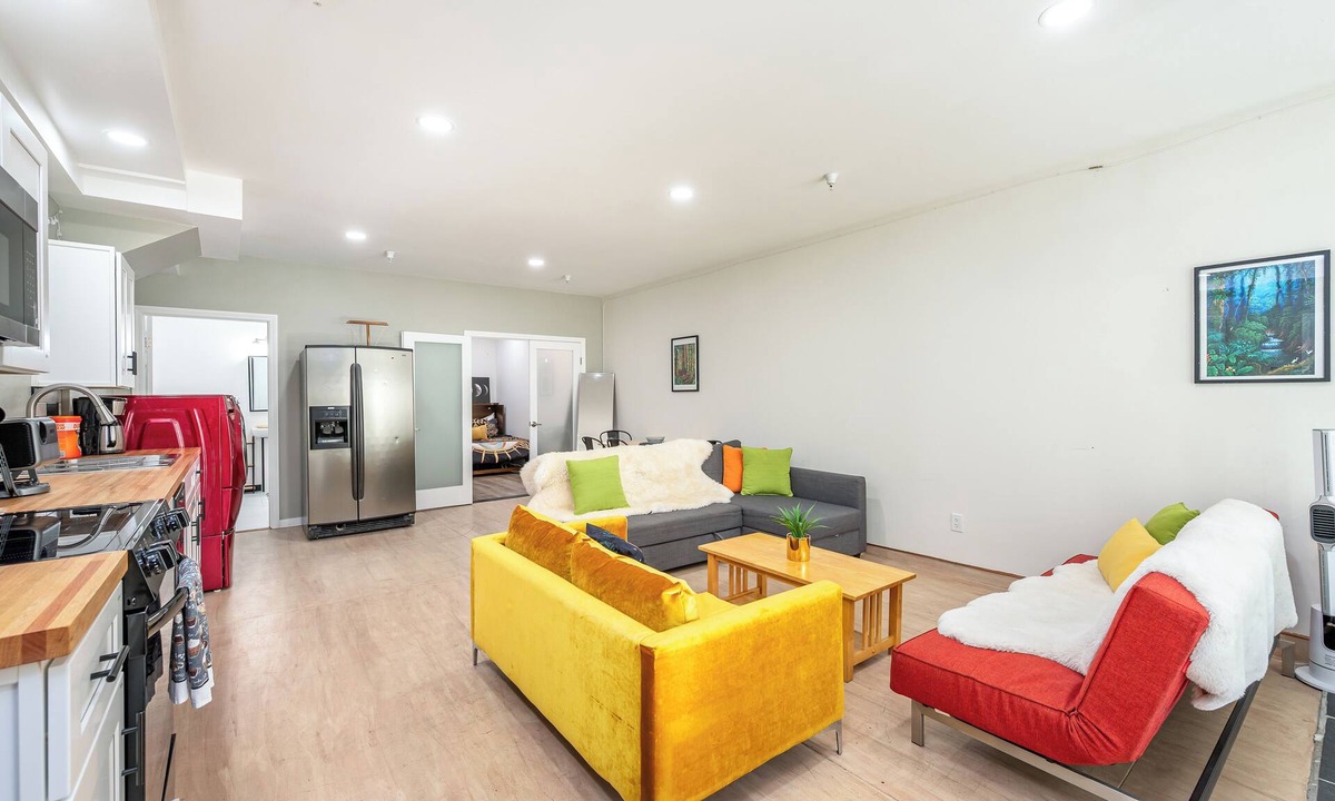 Ocean Beach Apartment | Ocean Roars & Fiery Sunsets Sunflower ADUManCave - 750 SQFT, Large OB/PtLoma
