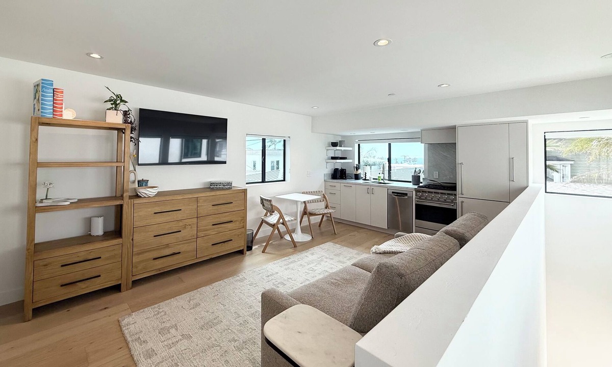 Cardiff-by-the-Sea House | Ocean-View Studio. New, Modern & Walkable to Cardiff Town & Beach