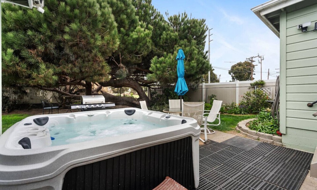 East Side Capistrano House | Oceanside Bungalow *1 Mile to Beach & Pier!*