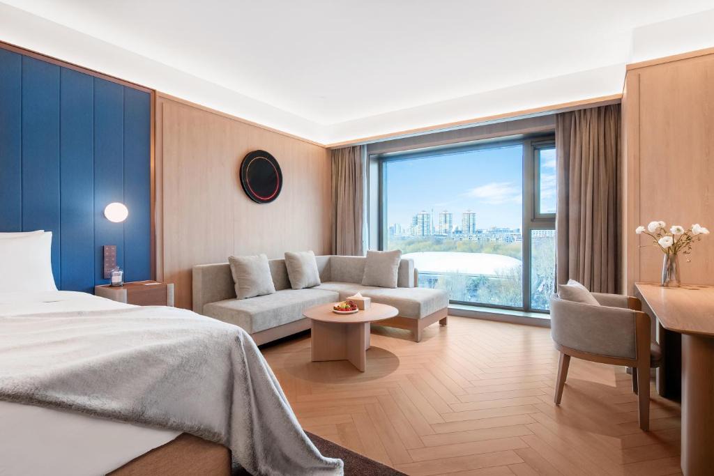 Fengtai Hotel | Orange Crystal Hotel Beijing Fengtai Railway Station Headquarters Base