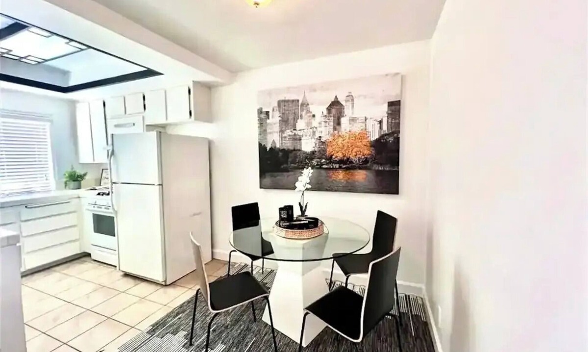 Old Towne House | Orange Gem I Disney I Chapman I Cozy 2Bedroom Home
