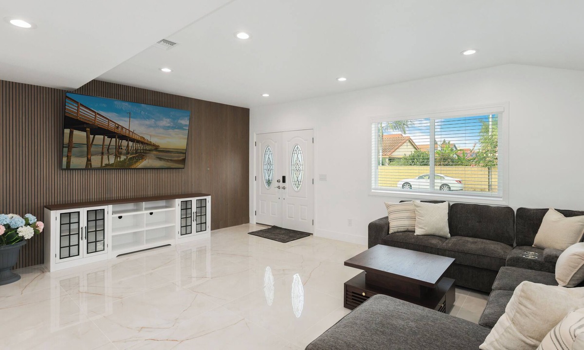 Westminster House | Outstanding OC Pool Home by Disneyland/Beaches