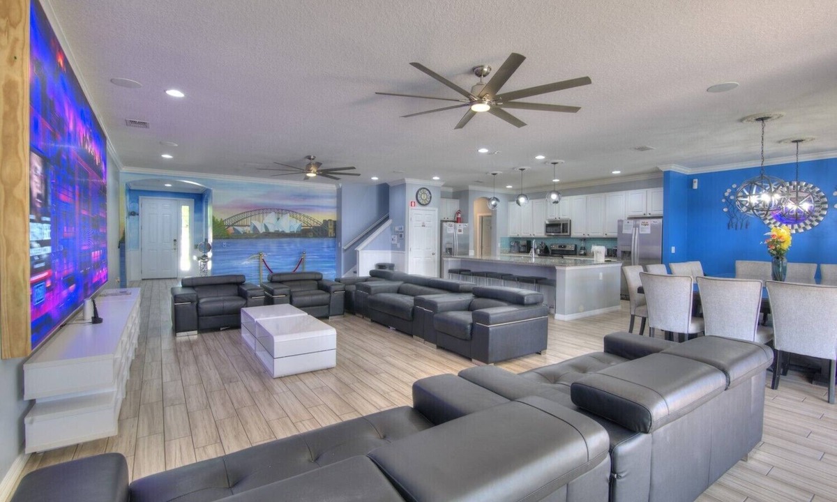 Loughman Villa | Palatial FOURTEEN-Bedroom in Solterra, 15 min to Disney!