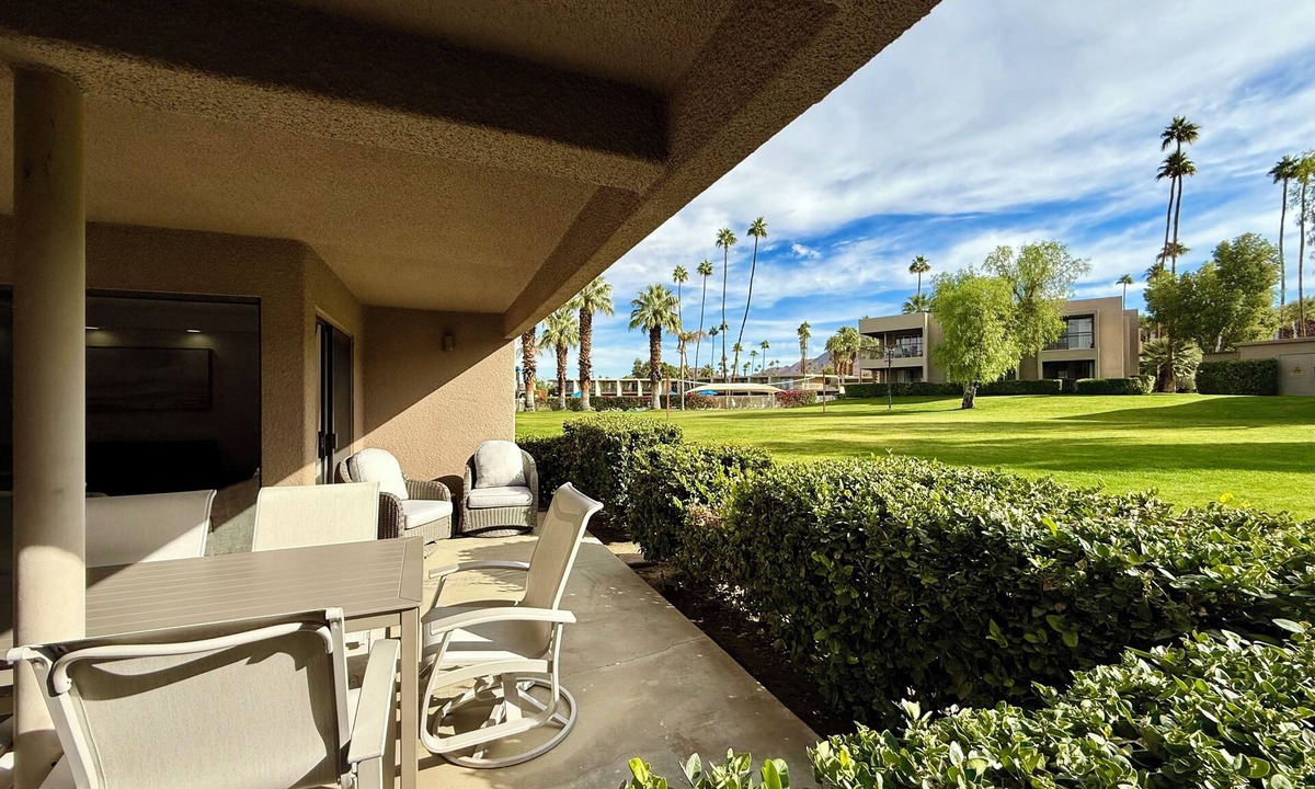 Palm Desert Condo | Palm Desert 2BR Condo at Shadow Mountain! Pools, Golf, Pickleball, El Paseo