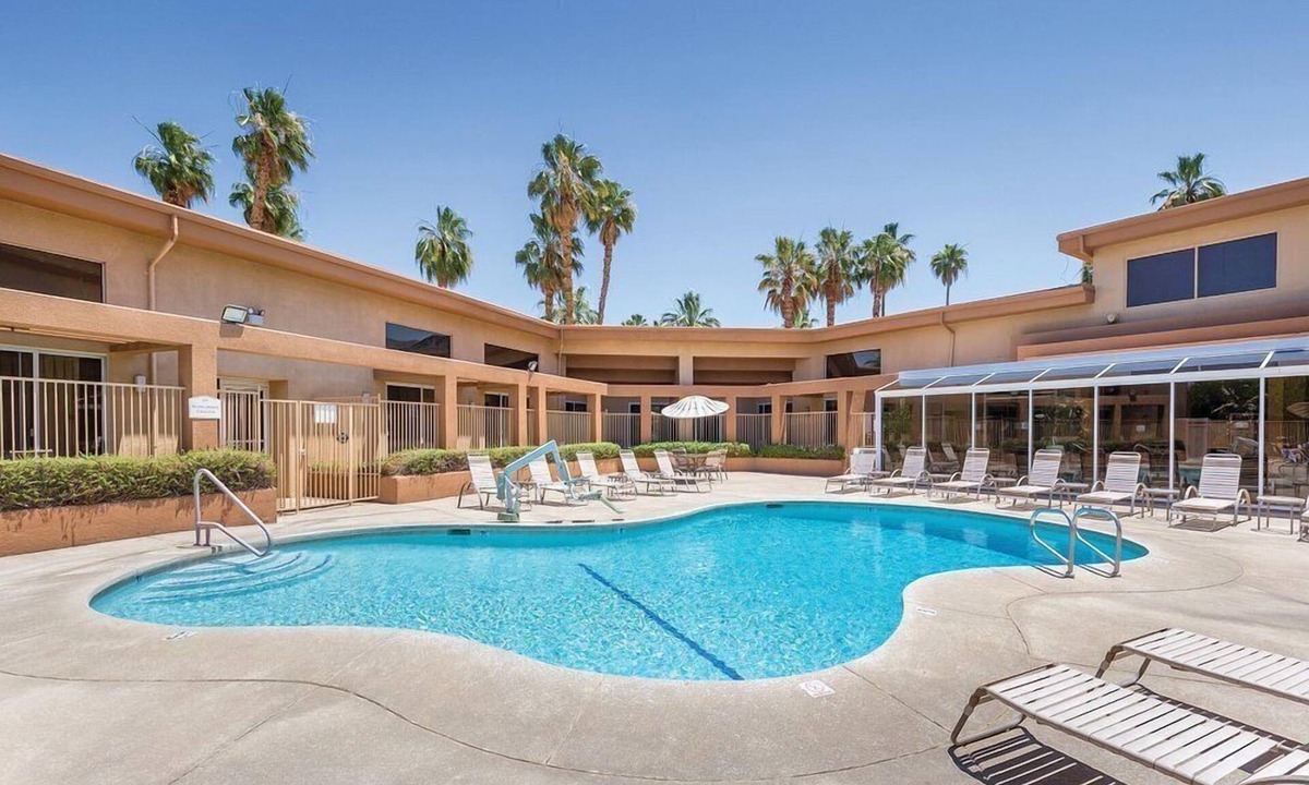 Palm Springs Resort | Palm Springs | Couples Desert Retreat | Pool + Hot Tub
