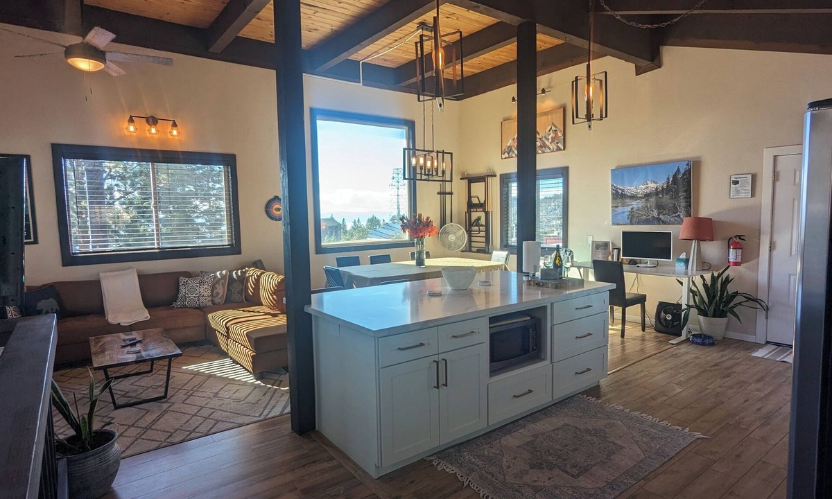 Tahoe Village House | Panoramic Lake Tahoe View Mt Retreat Hottub Pool Close to SkiLift Heavenly